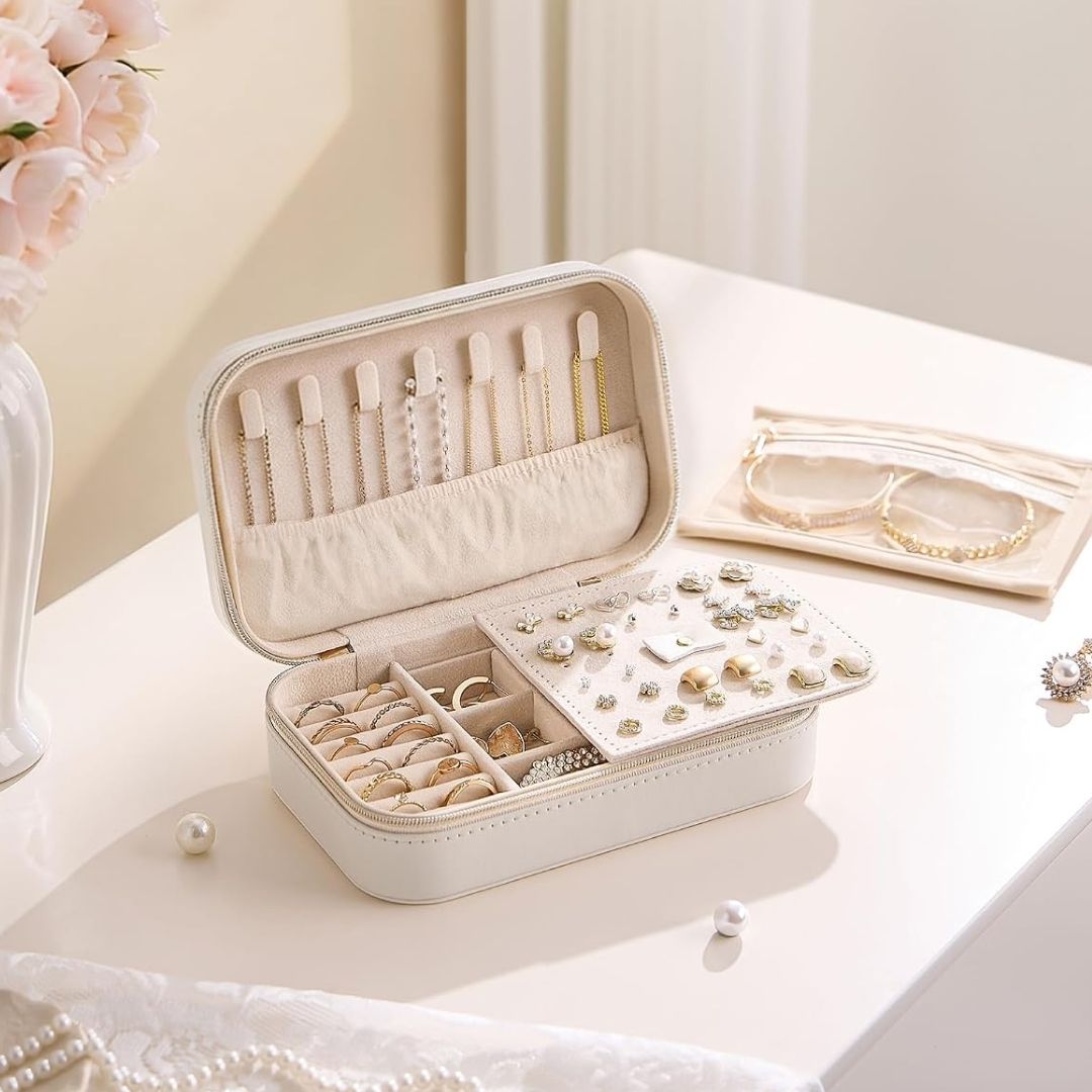 Freja – Kompakt resesmyckeskrin med quiltad design