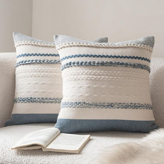 Ebba – Texturerat kuddfodral i skandinavisk design med flätade detaljer