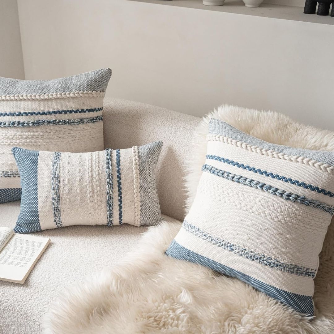Ebba – Texturerat kuddfodral i skandinavisk design med flätade detaljer