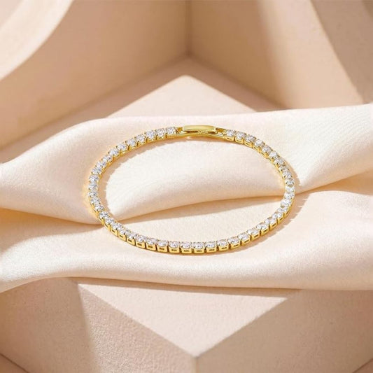 Sofia – Elegant tennisarmband i guld med gnistrande zirkoner